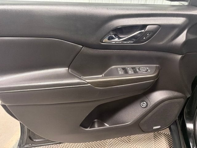 2017 GMC Acadia SLT