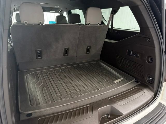 2024 GMC Yukon XL SLT