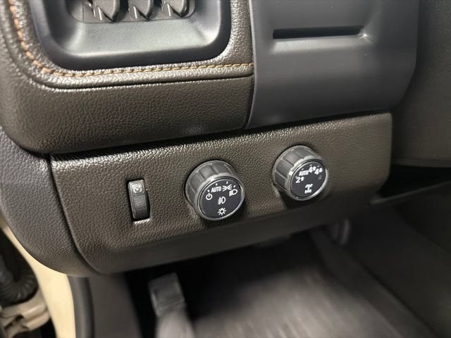 2022 GMC Canyon 4WD AT4 w/Leather