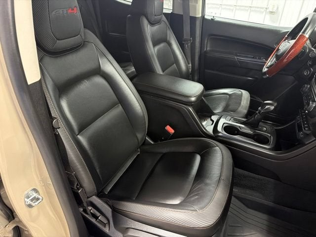 2022 GMC Canyon 4WD AT4 w/Leather