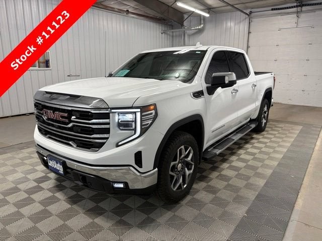 2025 GMC Sierra 4WD Crew Cab Short Box SLT's photo